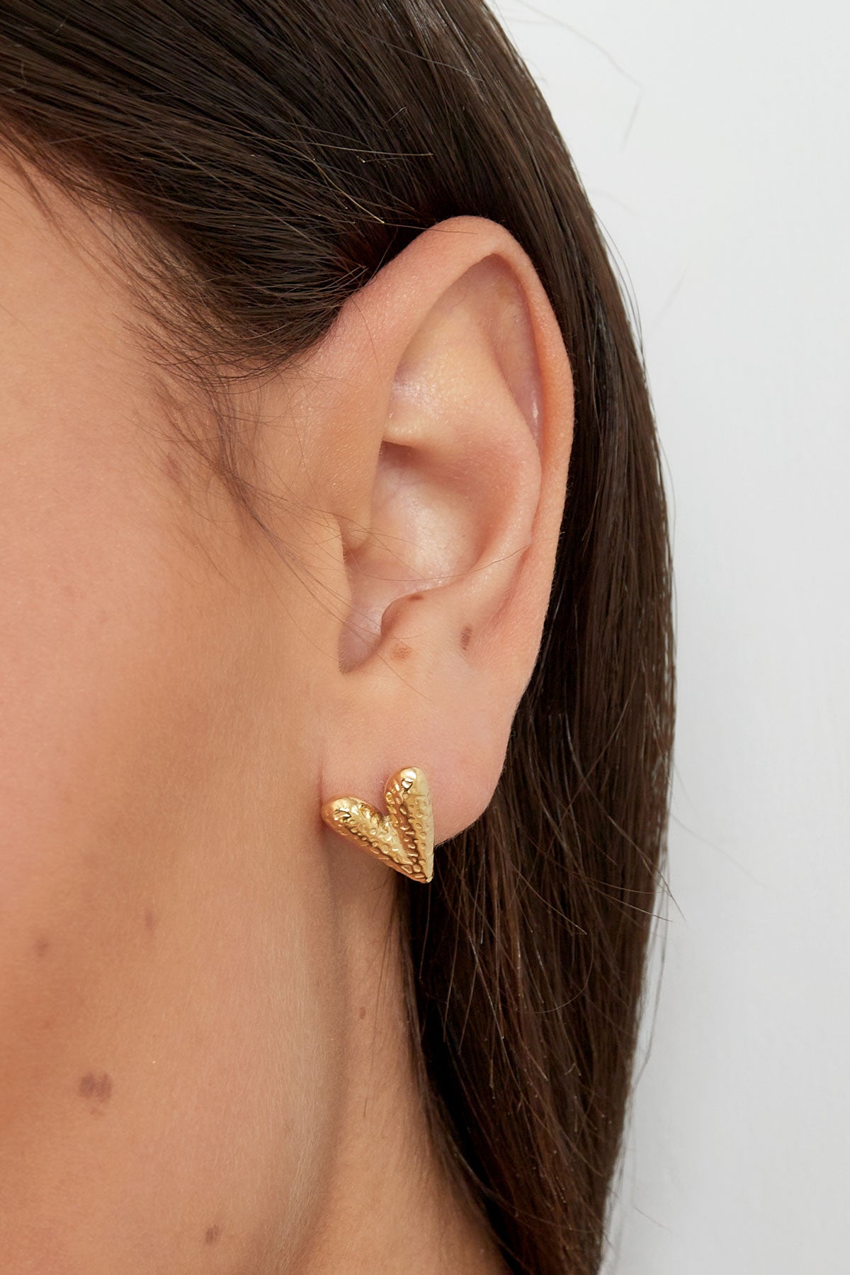 Structured Heart Shaped 18k Gold Stud Earrings