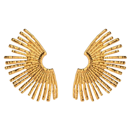 Fan girl, gold earrings