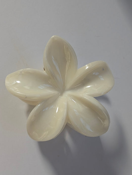 Pearl White Flower Hair Clip